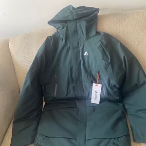 Orage winter parka brand new size medium regular price 500$ selling for 200$
